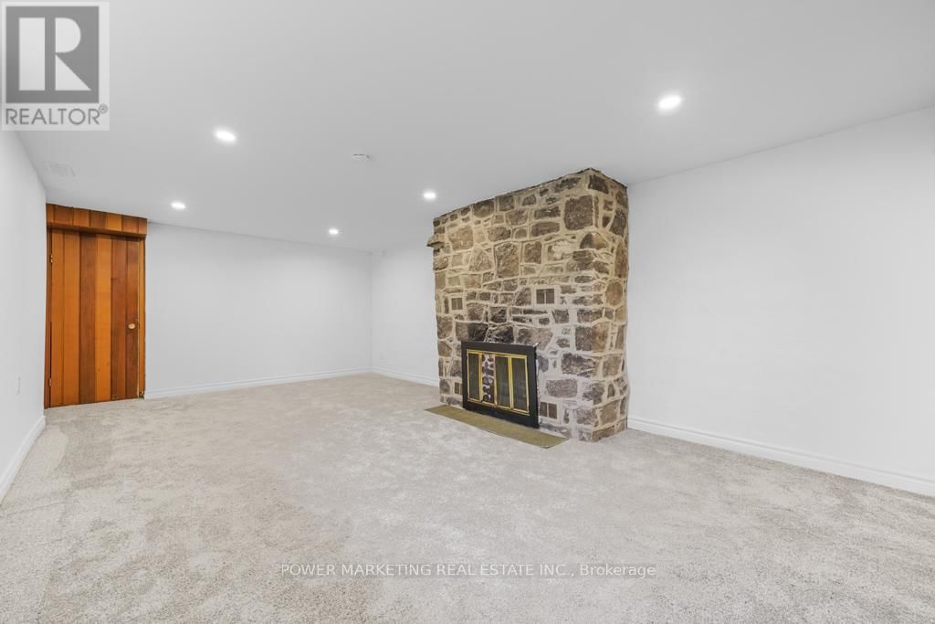 17 ROTHWELL DRIVE Image 32