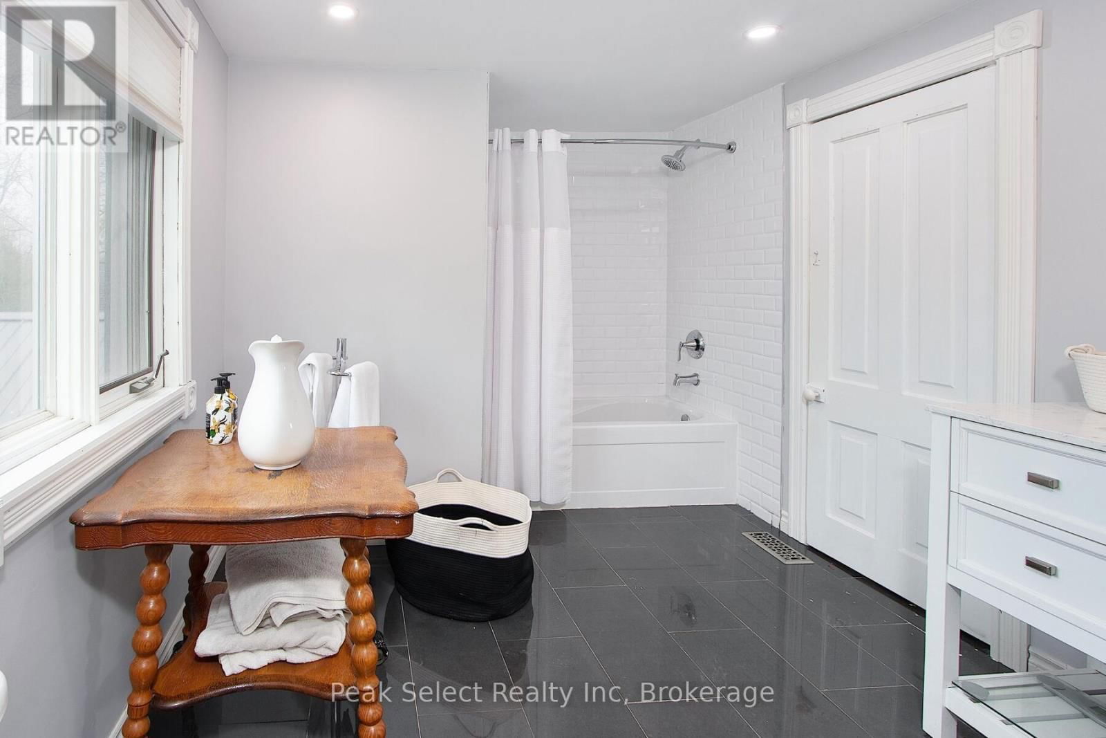430 ALBERT STREET Image 30