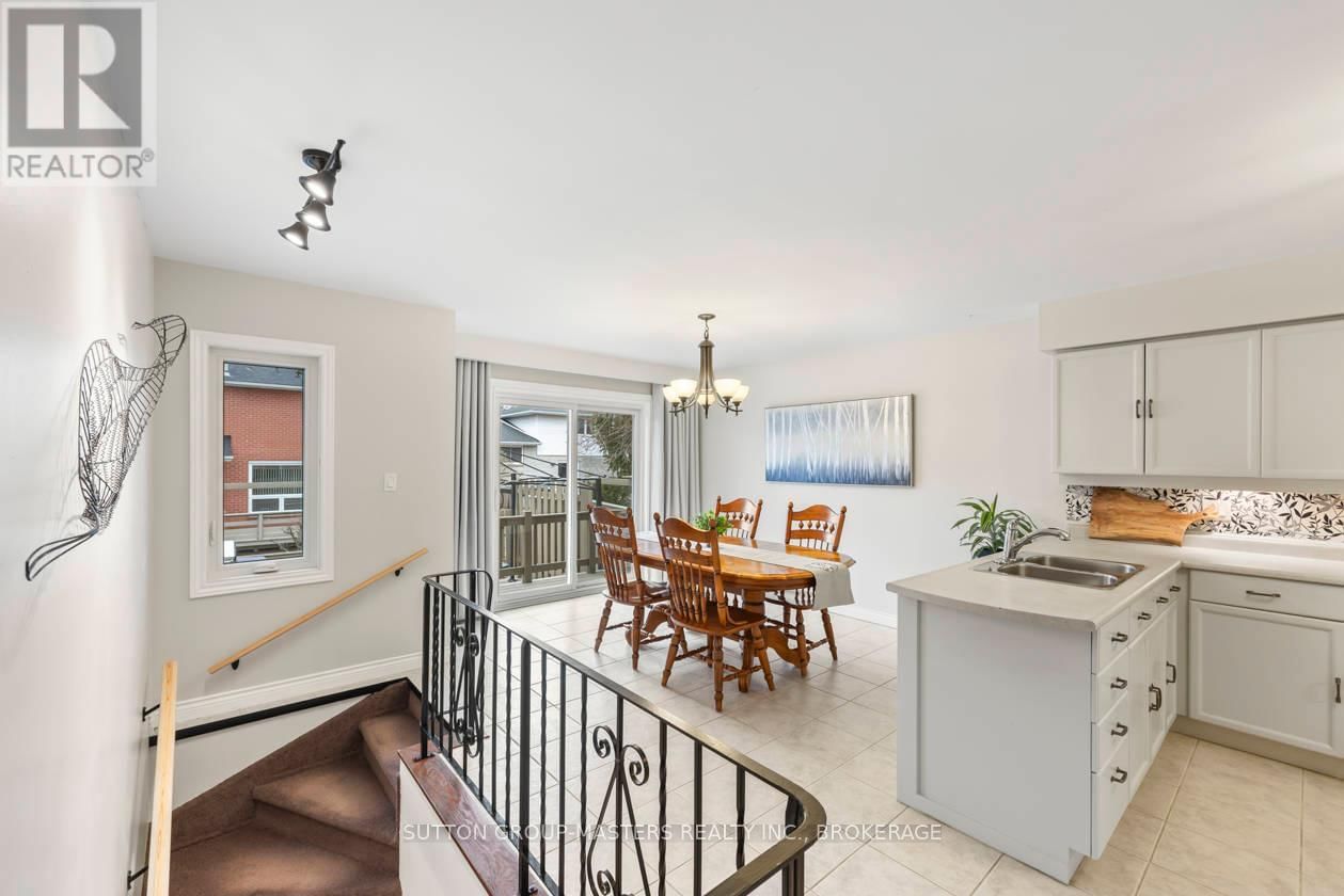 984 AMBLESIDE CRESCENT Image 12