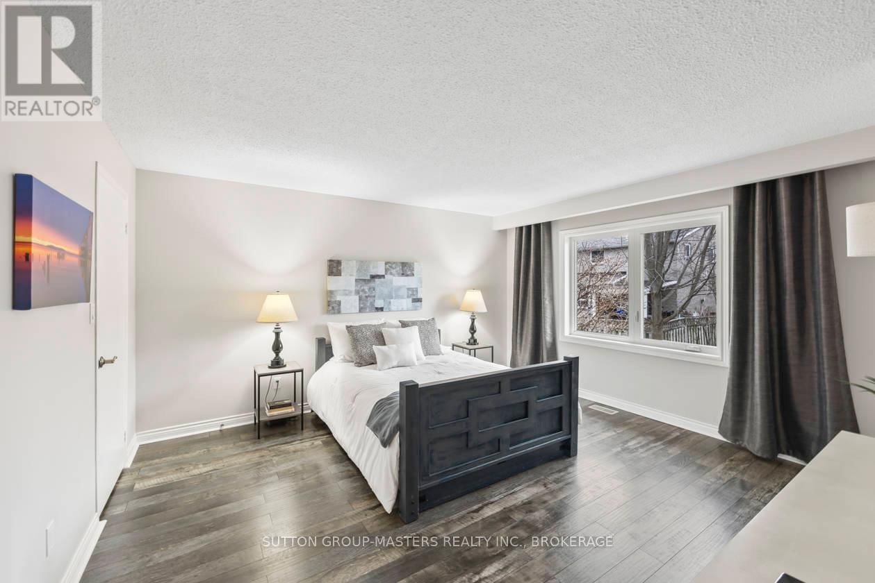 984 AMBLESIDE CRESCENT Image 17