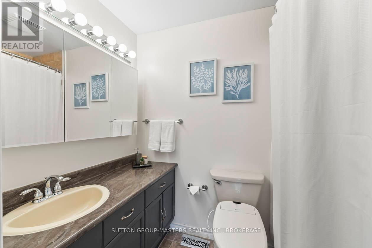 984 AMBLESIDE CRESCENT Image 20