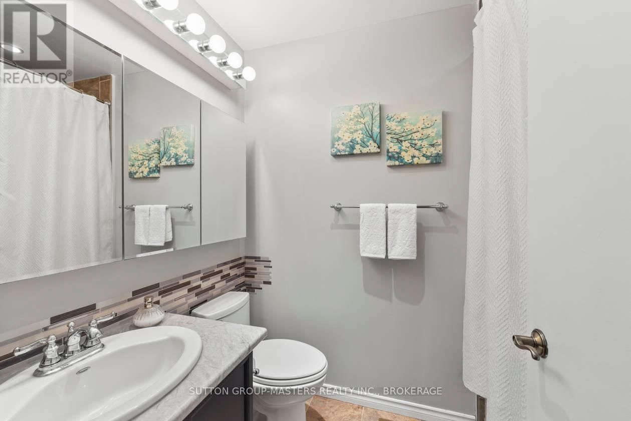 984 AMBLESIDE CRESCENT Image 23