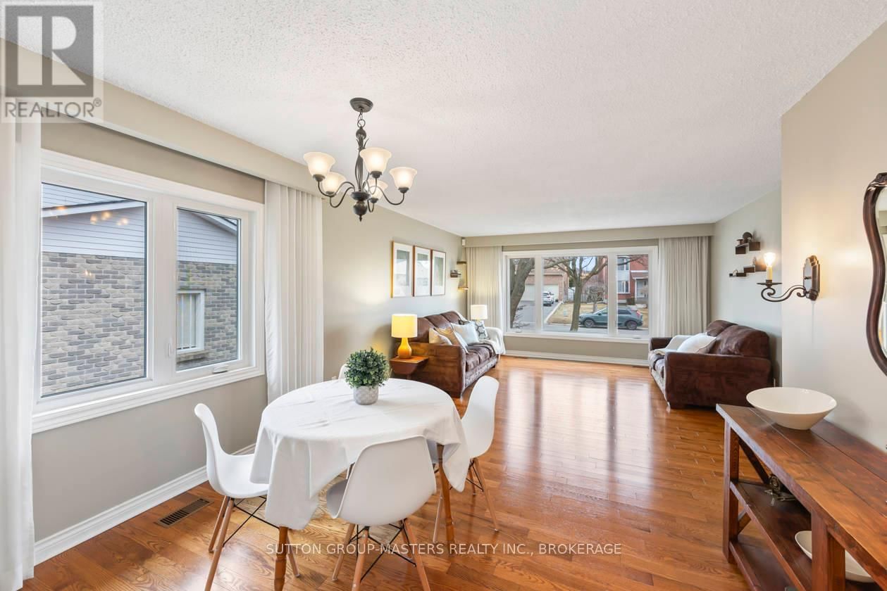 984 AMBLESIDE CRESCENT Image 24