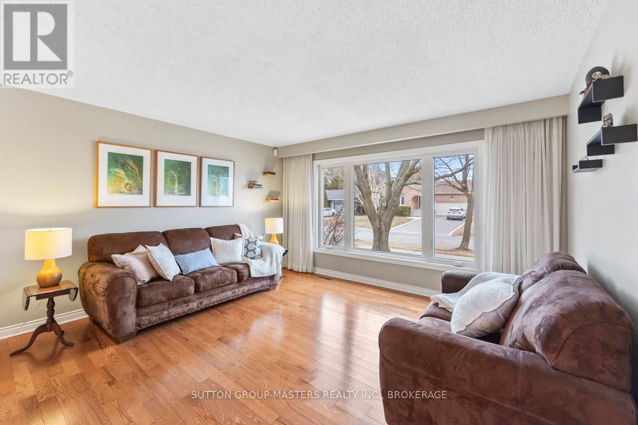 984 AMBLESIDE CRESCENT Image 28