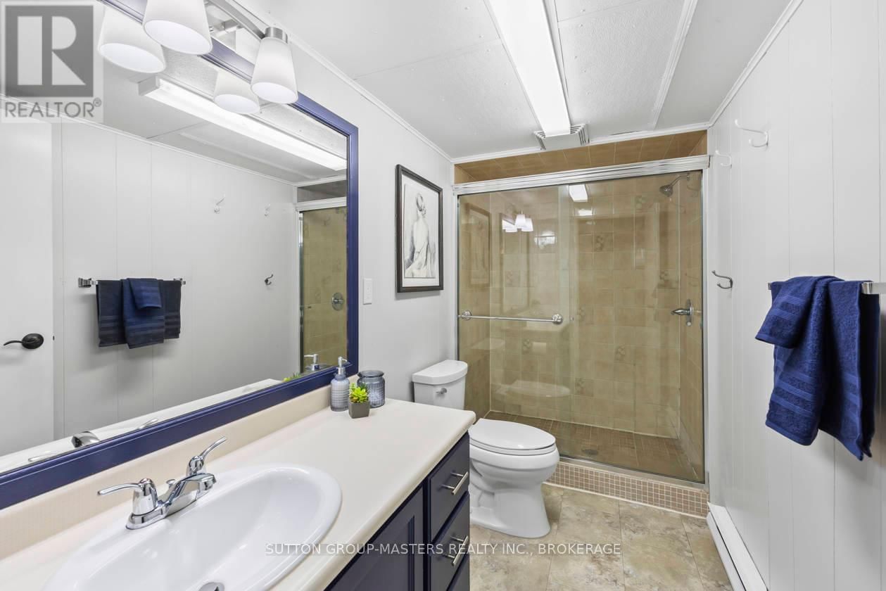 984 AMBLESIDE CRESCENT Image 36