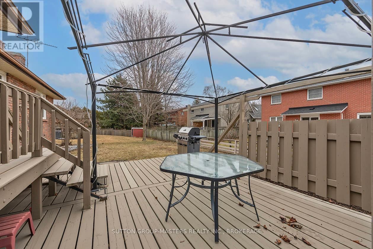 984 AMBLESIDE CRESCENT Image 40