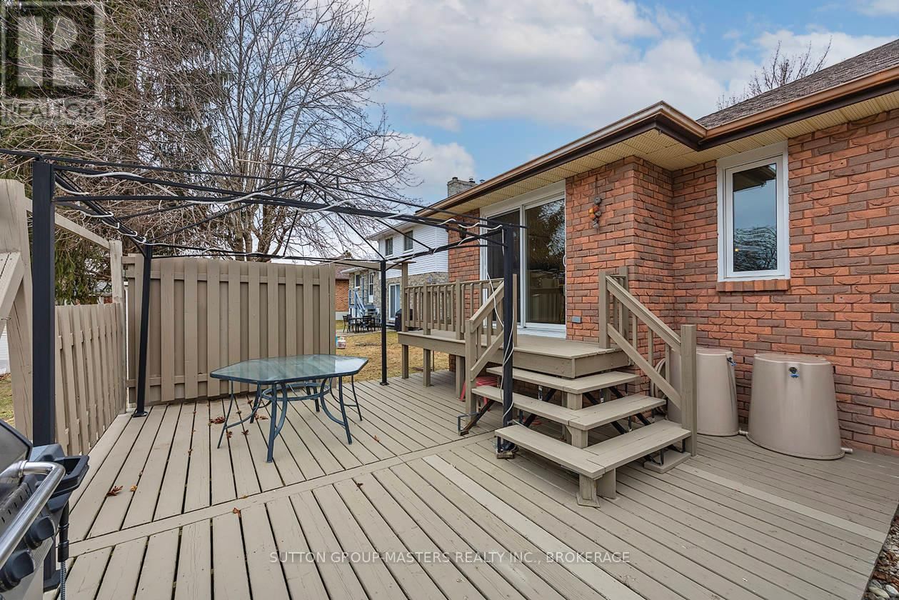 984 AMBLESIDE CRESCENT Image 41
