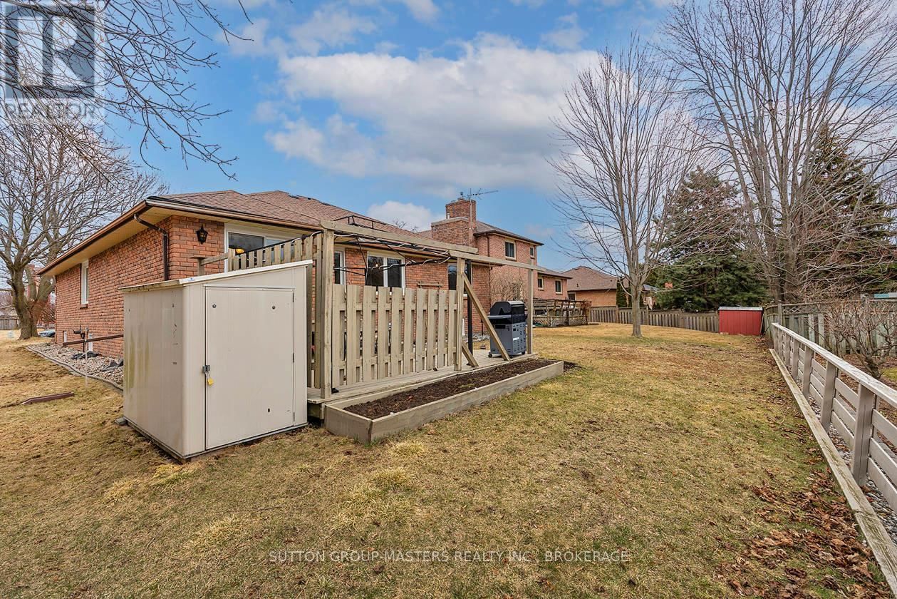 984 AMBLESIDE CRESCENT Image 42