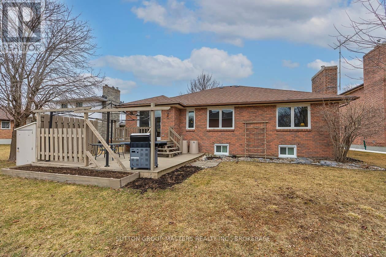 984 AMBLESIDE CRESCENT Image 43
