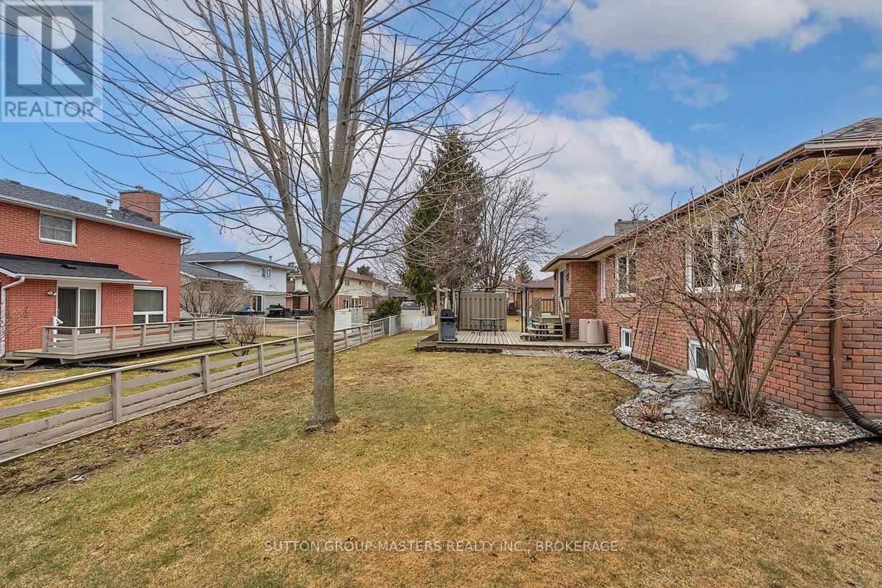 984 AMBLESIDE CRESCENT Image 45