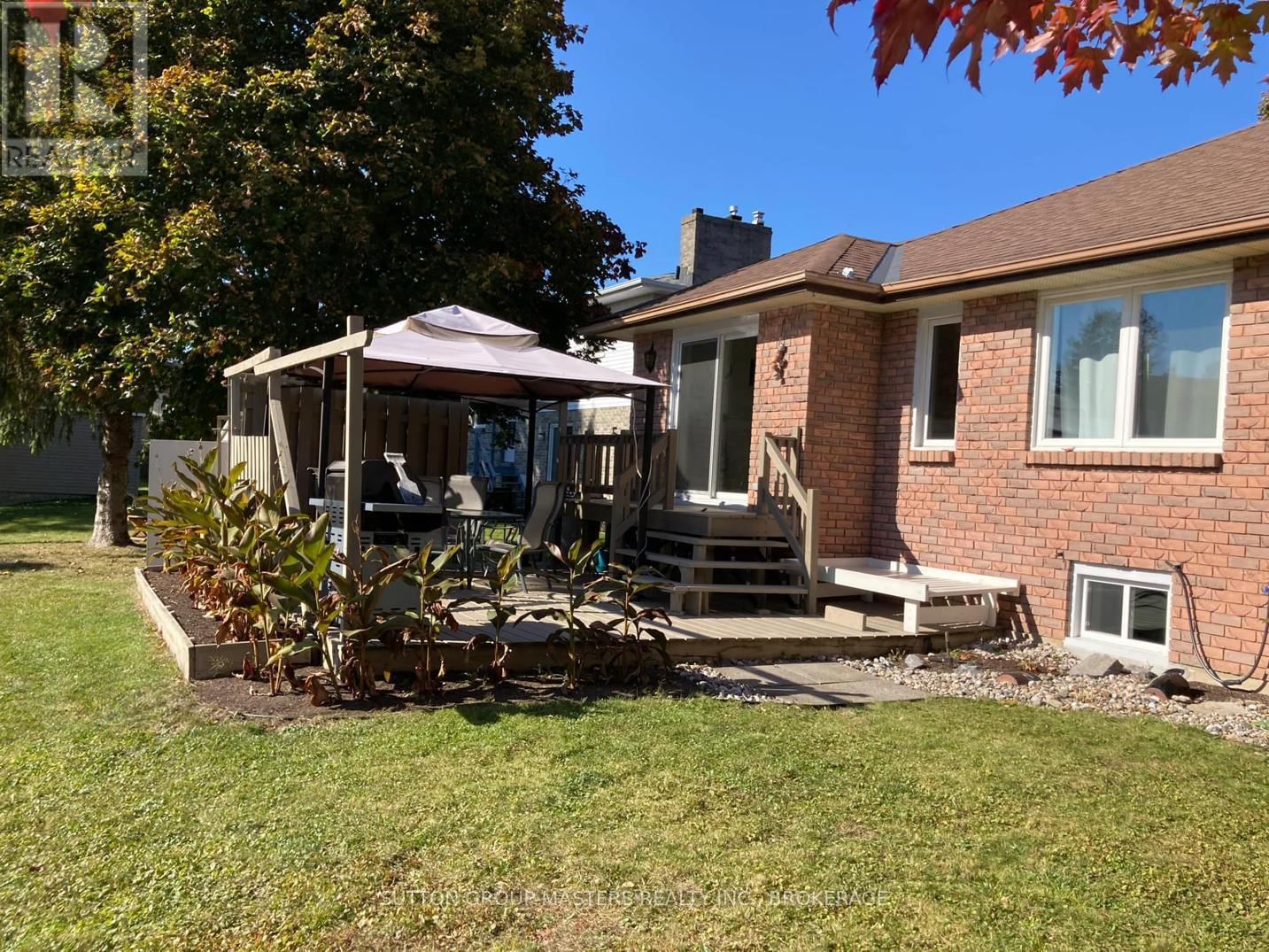 984 AMBLESIDE CRESCENT Image 47