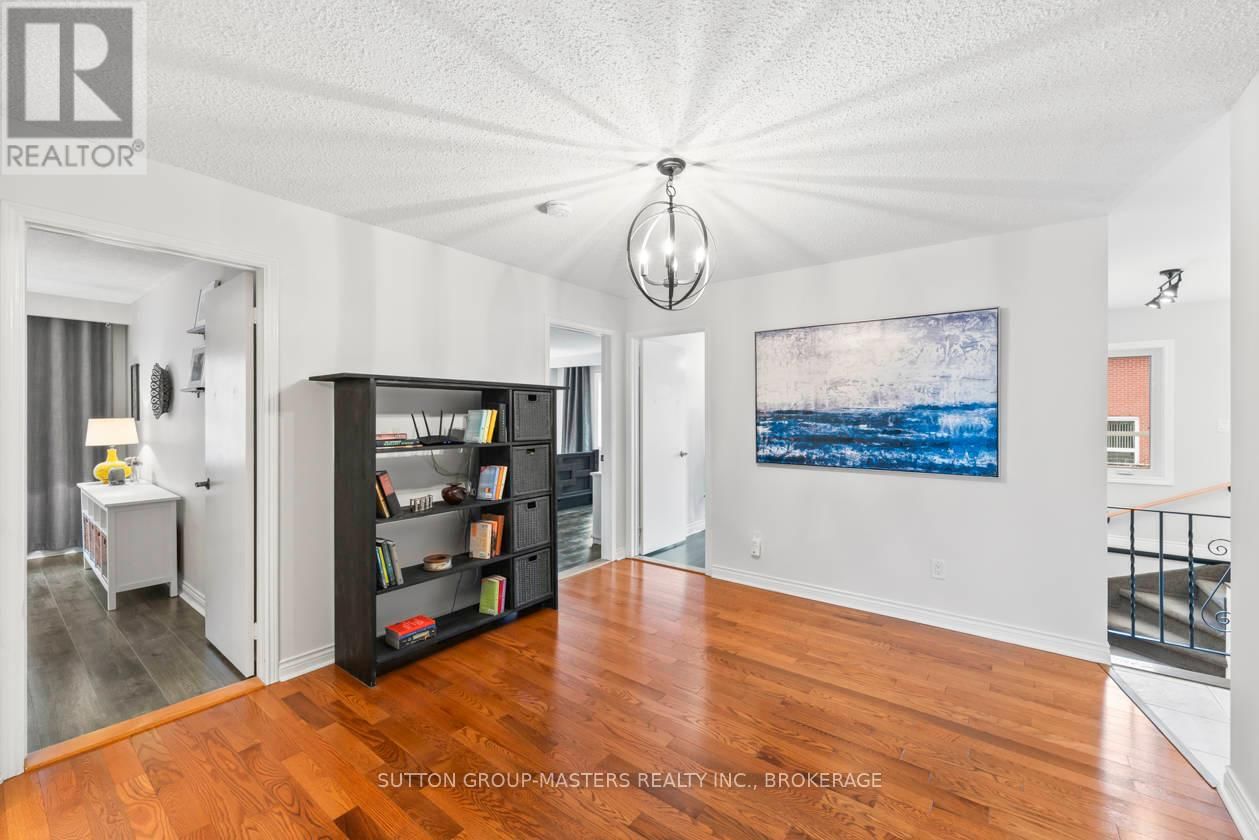 984 AMBLESIDE CRESCENT Image 6