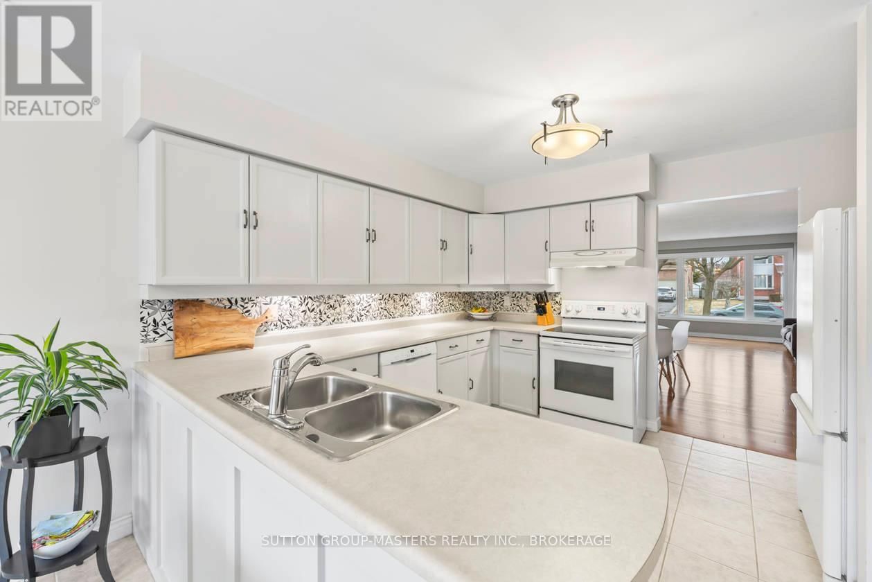 984 AMBLESIDE CRESCENT Image 8