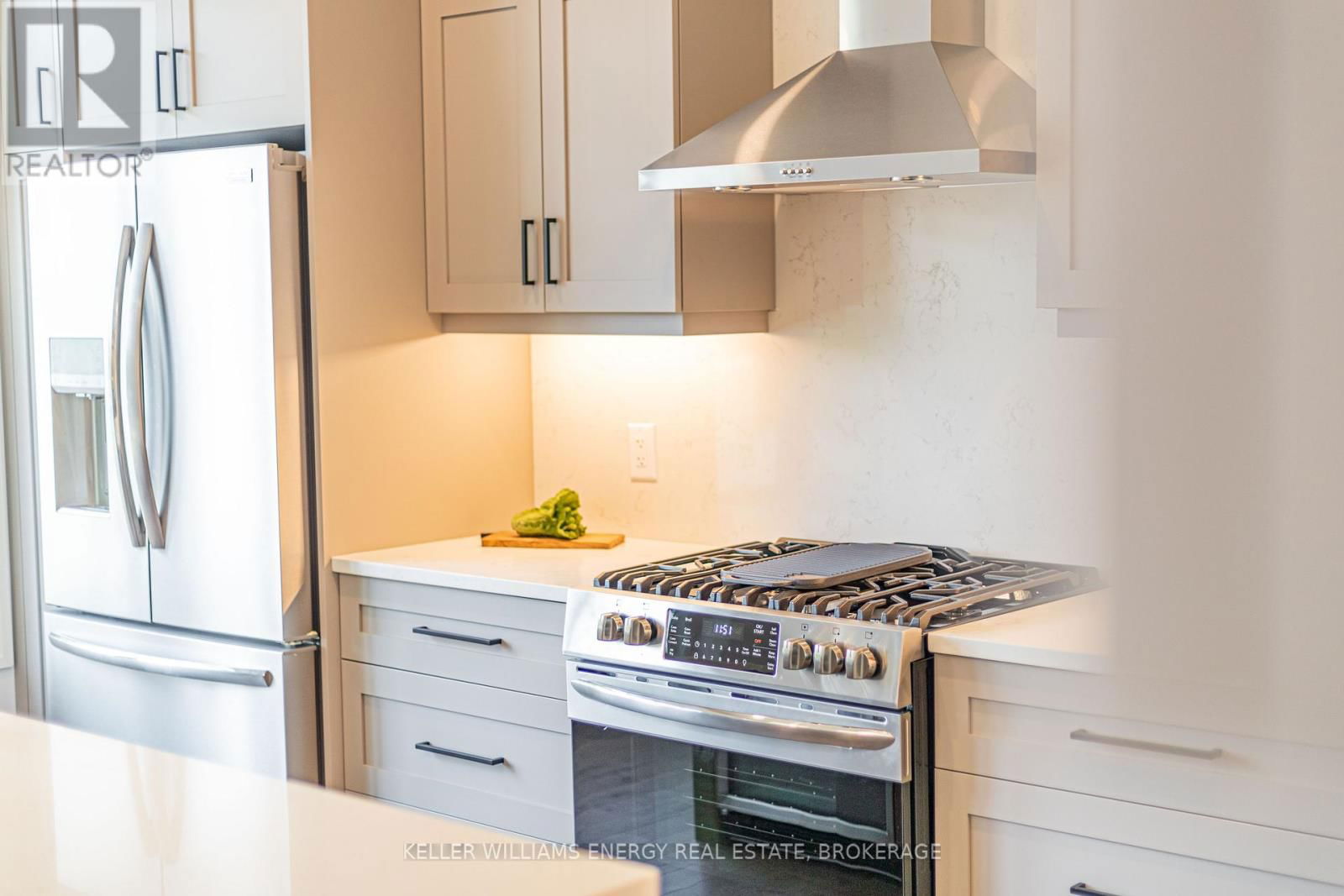 125 VILLENEUVE DRIVE Image 14