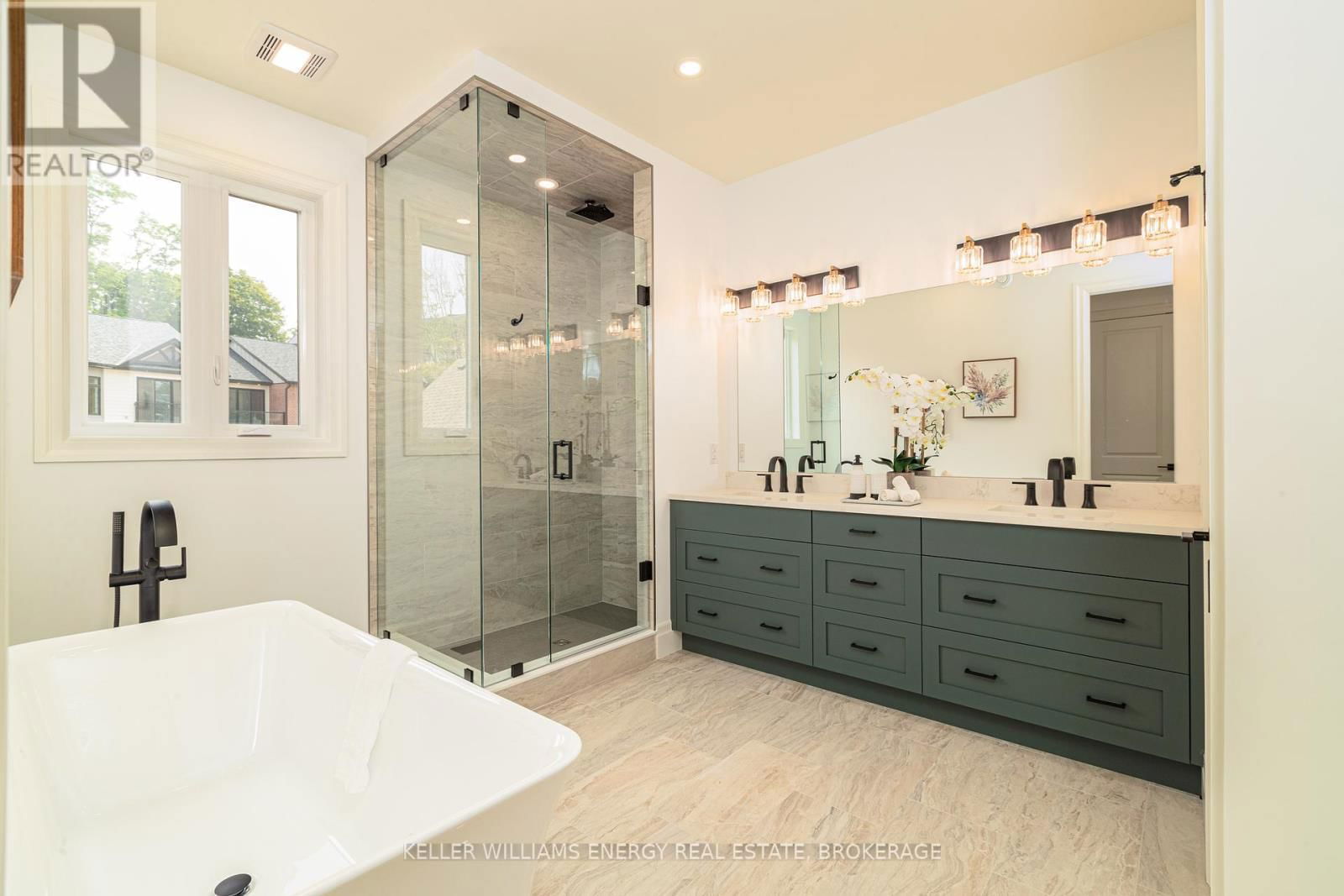125 VILLENEUVE DRIVE Image 28