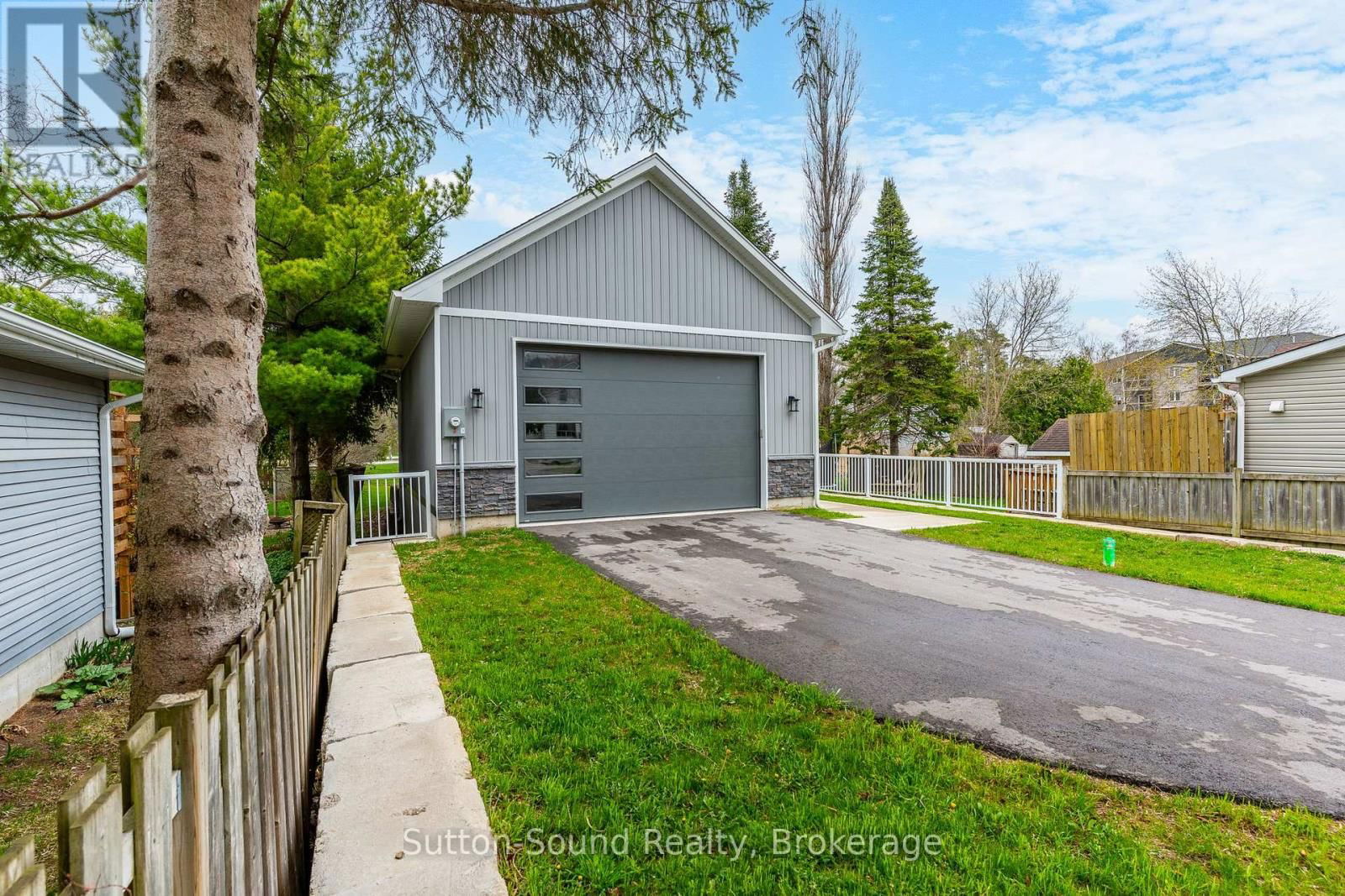 1889 3RD AVENUE WEST Image 38
