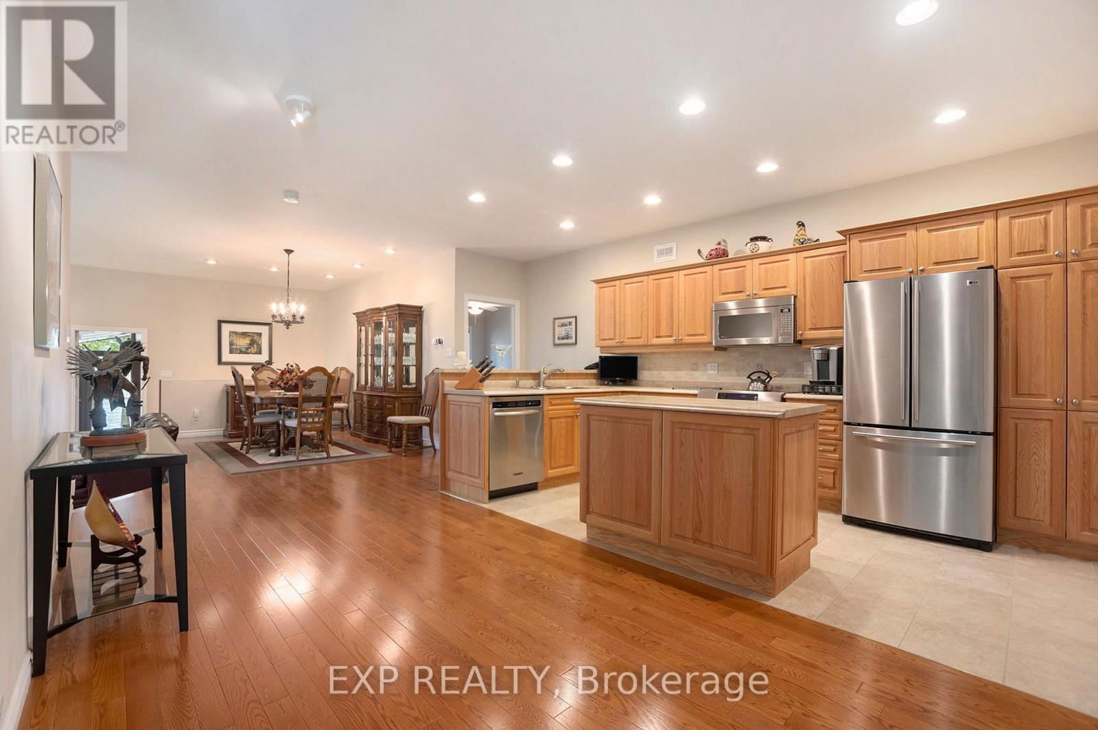 544 LAKESHORE ROAD Image 8