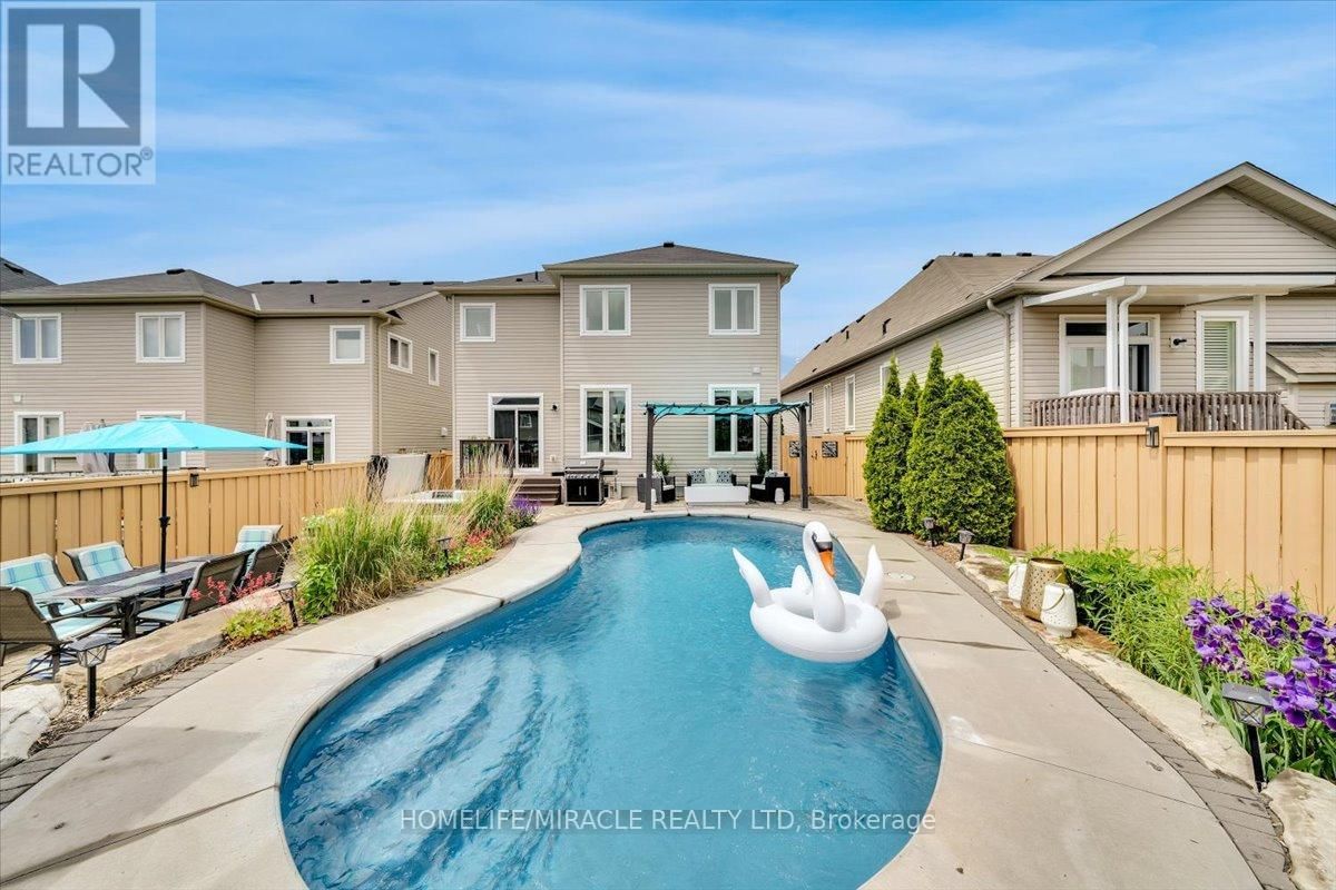 696 FISHER STREET Image 10