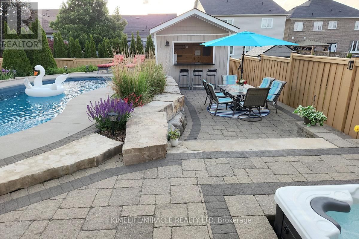 696 FISHER STREET Image 11