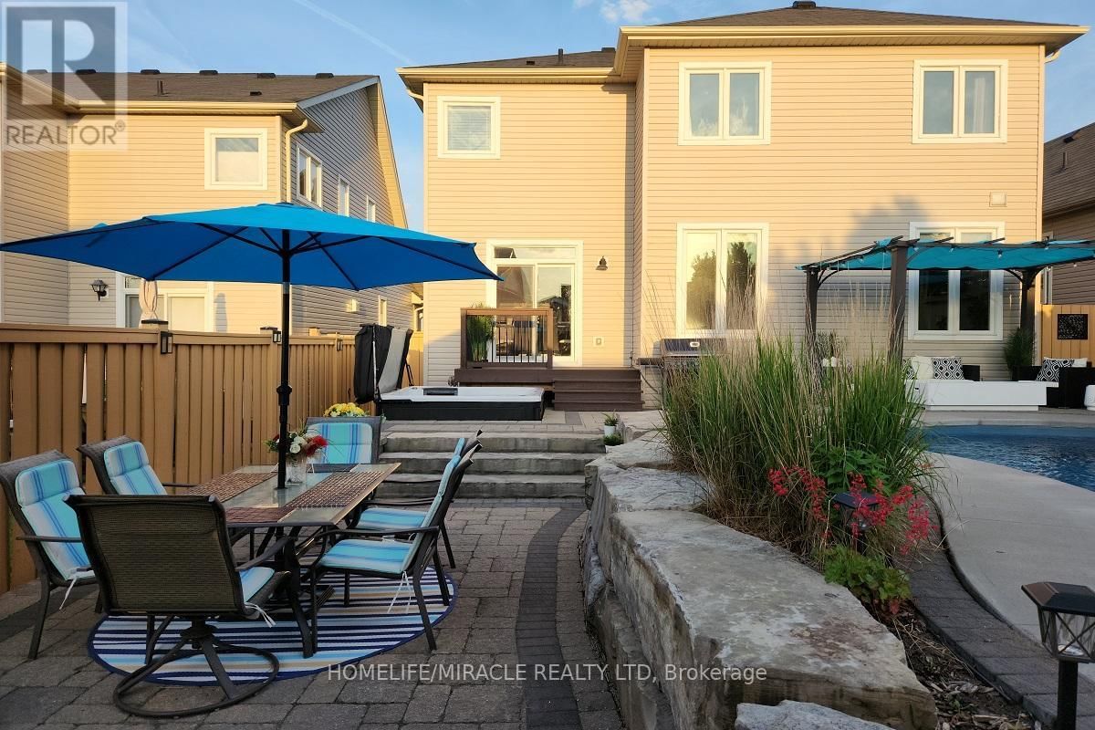 696 FISHER STREET Image 12