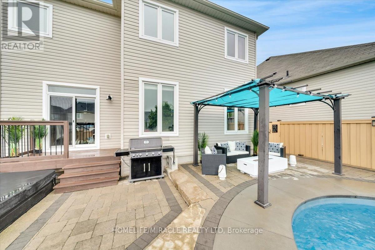 696 FISHER STREET Image 15