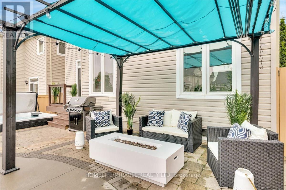 696 FISHER STREET Image 16