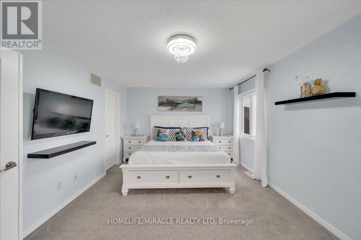 696 FISHER STREET Image 21