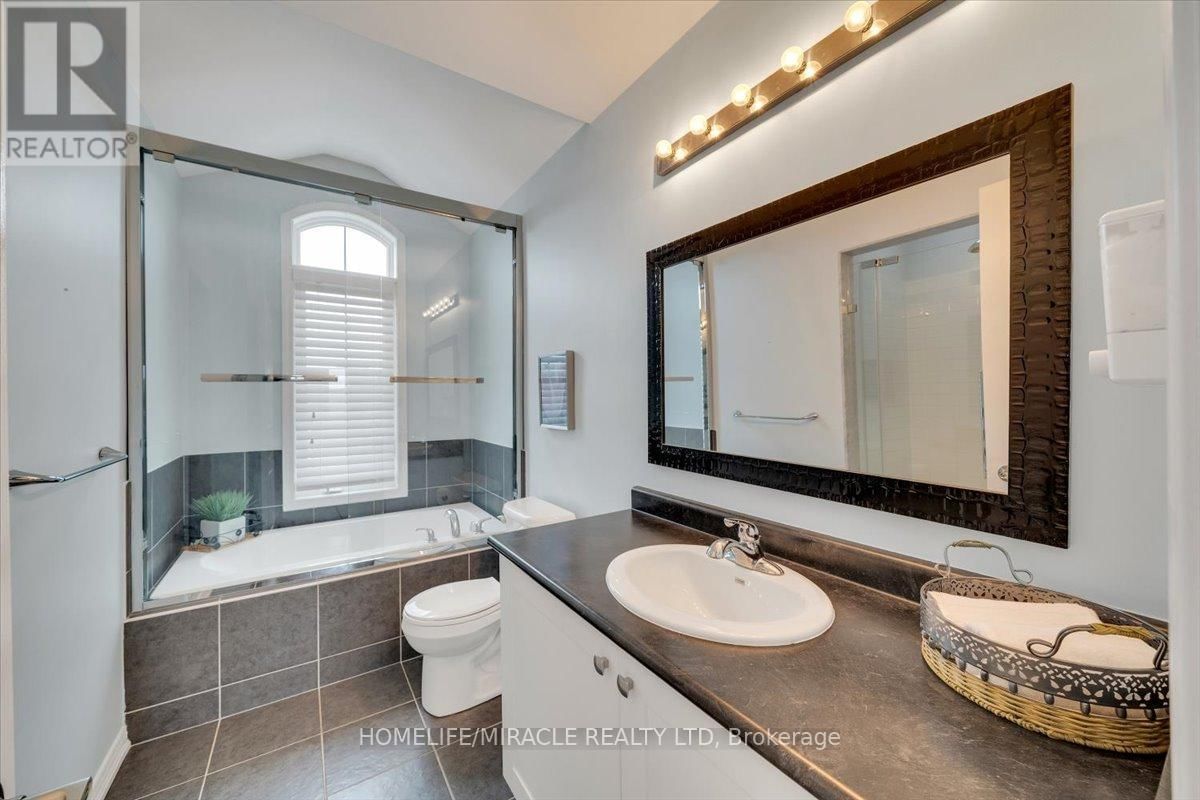 696 FISHER STREET Image 24