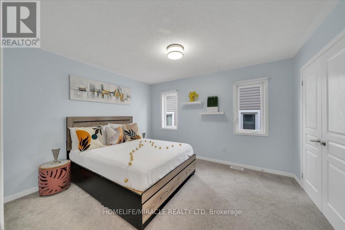 696 FISHER STREET Image 25