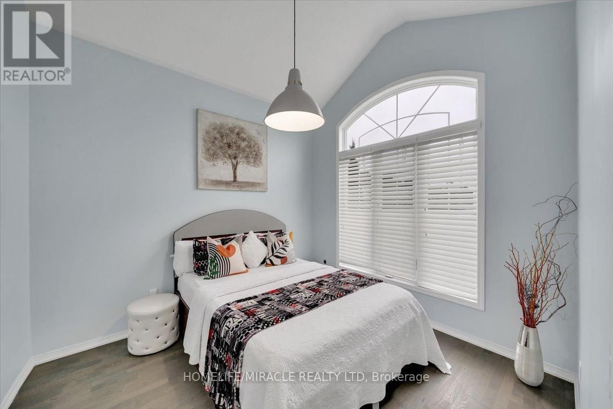 696 FISHER STREET Image 26