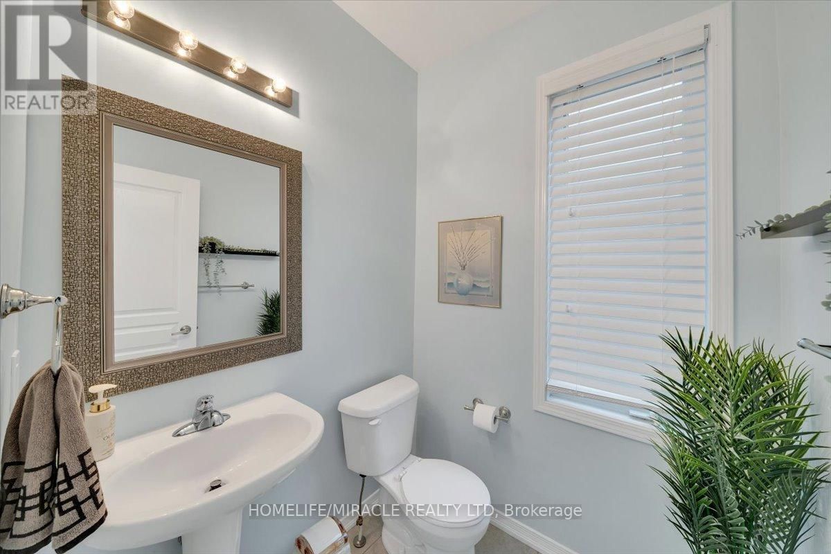 696 FISHER STREET Image 27