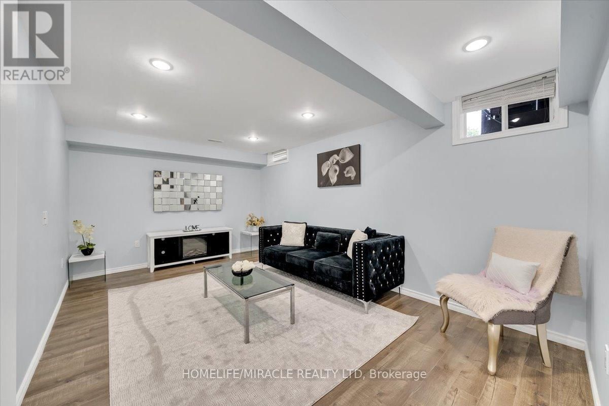 696 FISHER STREET Image 29