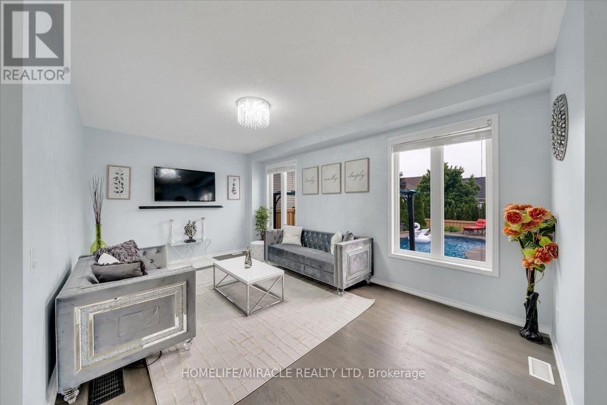 696 FISHER STREET Image 5