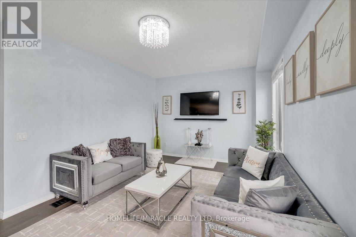 696 FISHER STREET Image 6