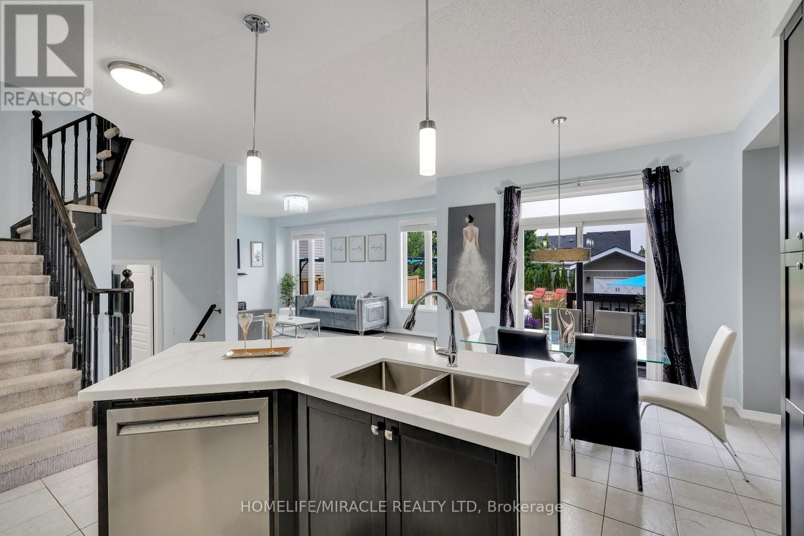 696 FISHER STREET Image 8