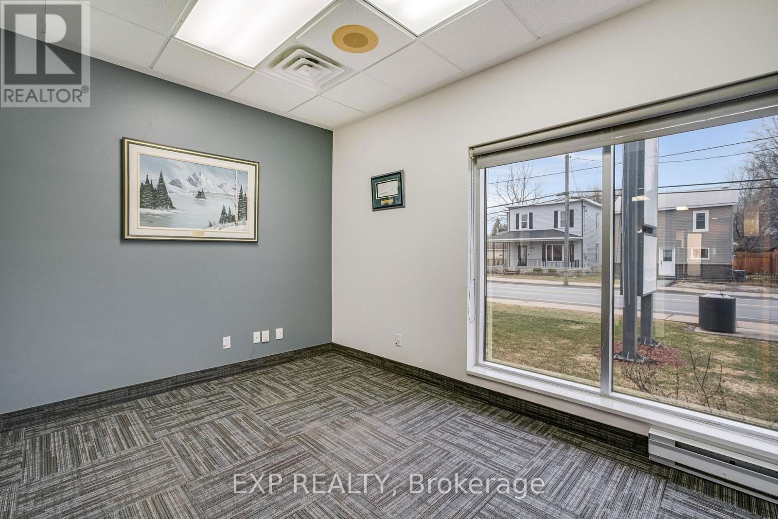 4597 CATHERINE STREET NORTHEAST Image 15