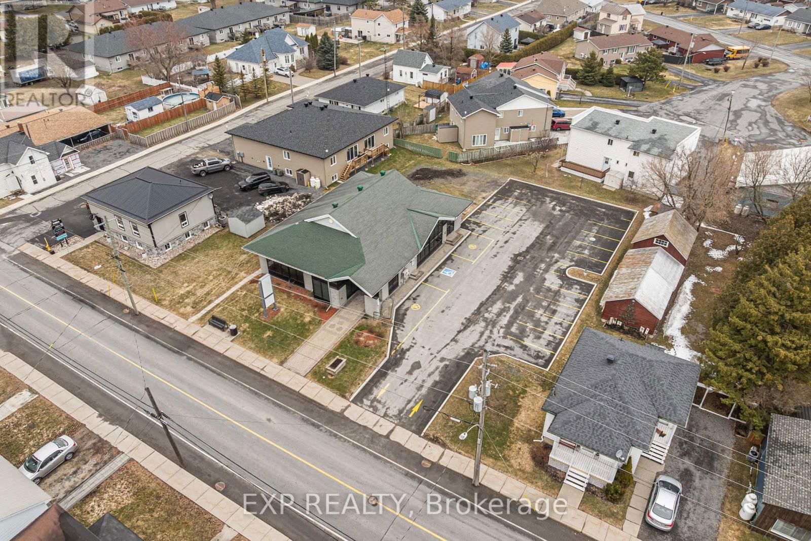 4597 CATHERINE STREET NORTHEAST Image 30
