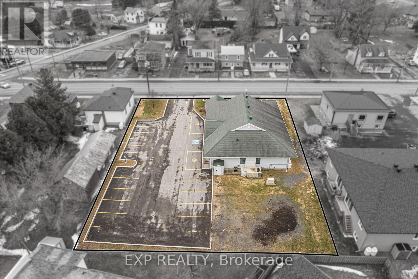 4597 CATHERINE STREET NORTHEAST Image 31