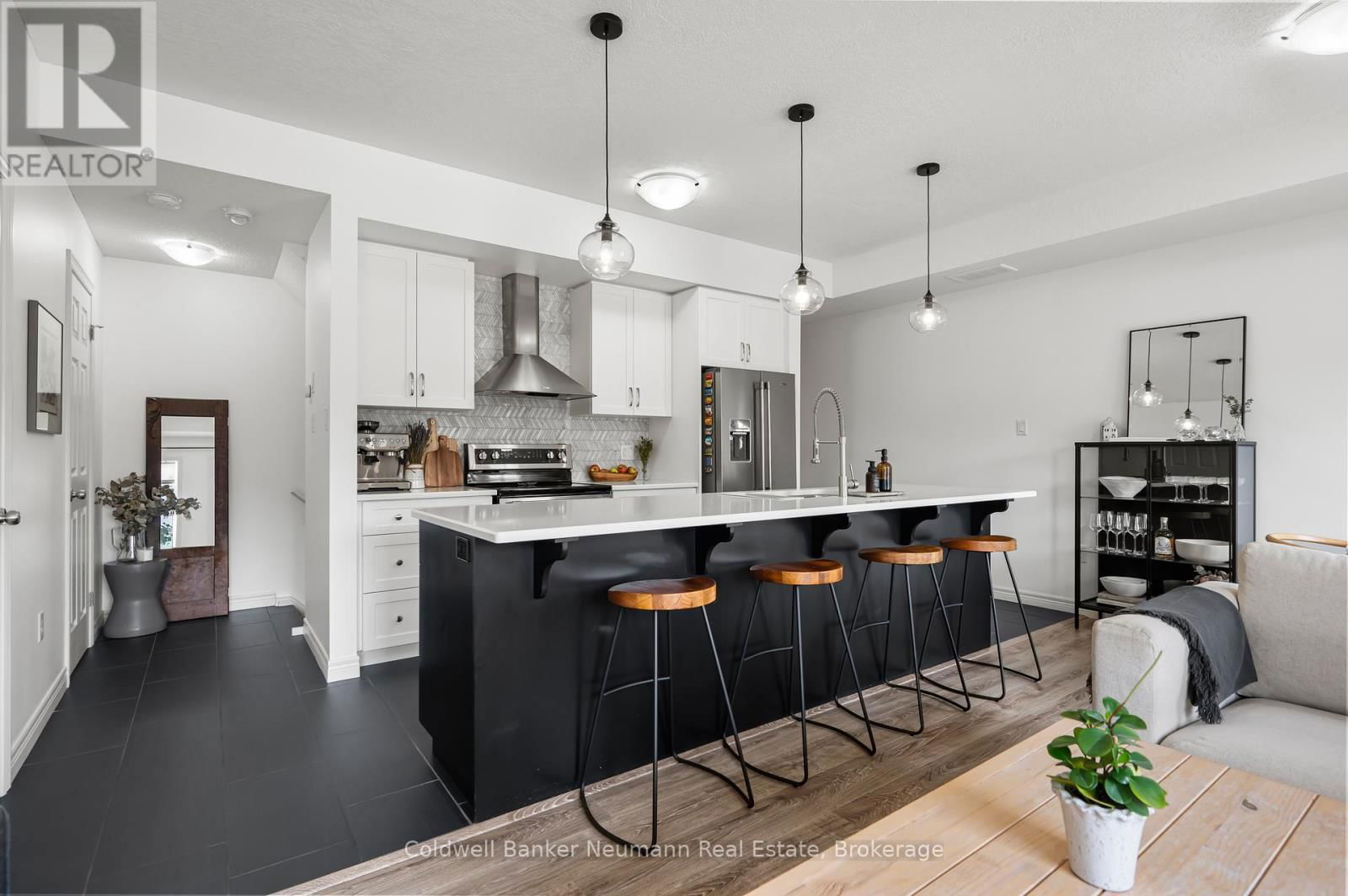 45 - 39 KAY CRESCENT Image 1