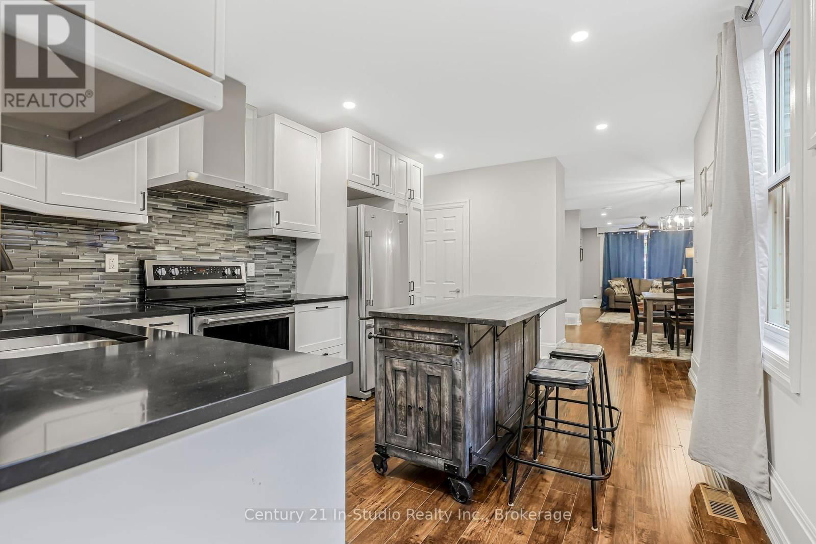 362 11TH STREET WEST Image 18