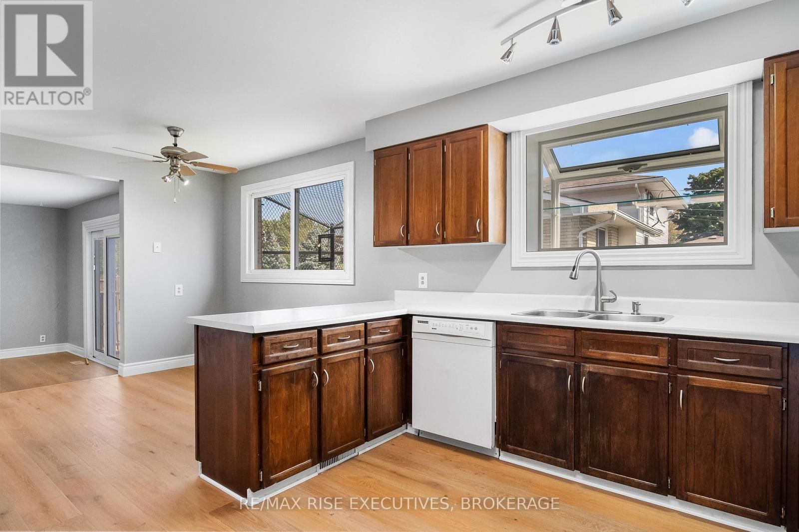 282 WELBORNE AVENUE Image 17