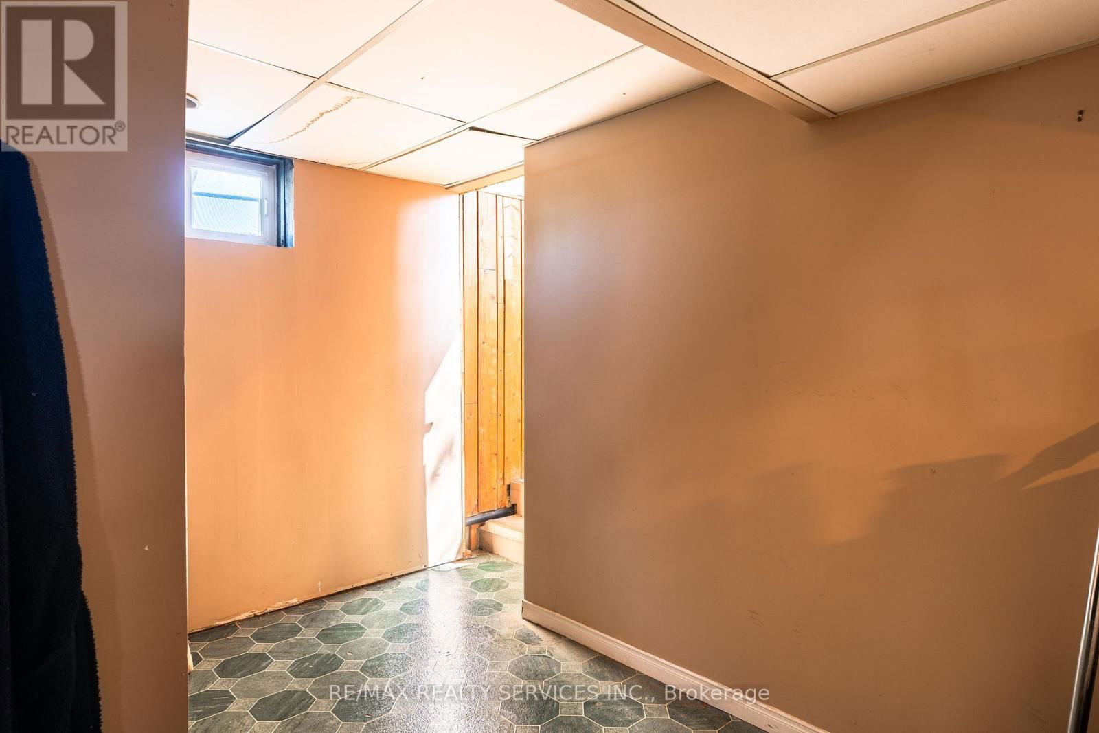 50 CHANTAL COURT Image 20