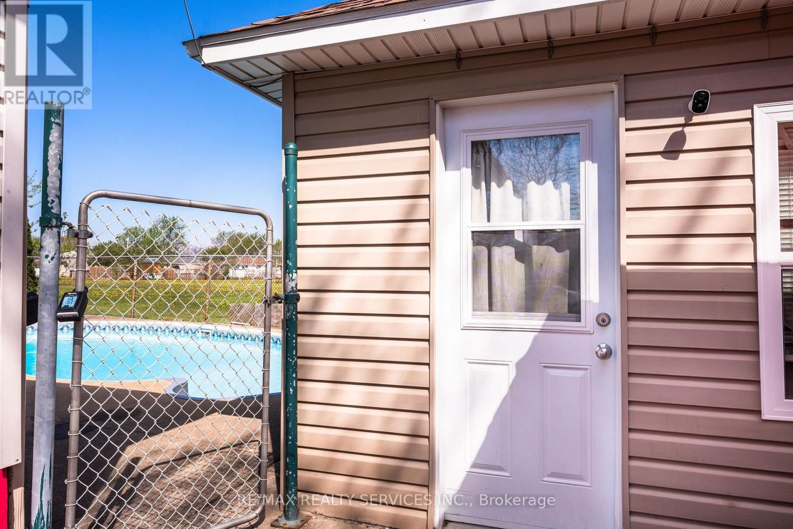 50 CHANTAL COURT Image 32