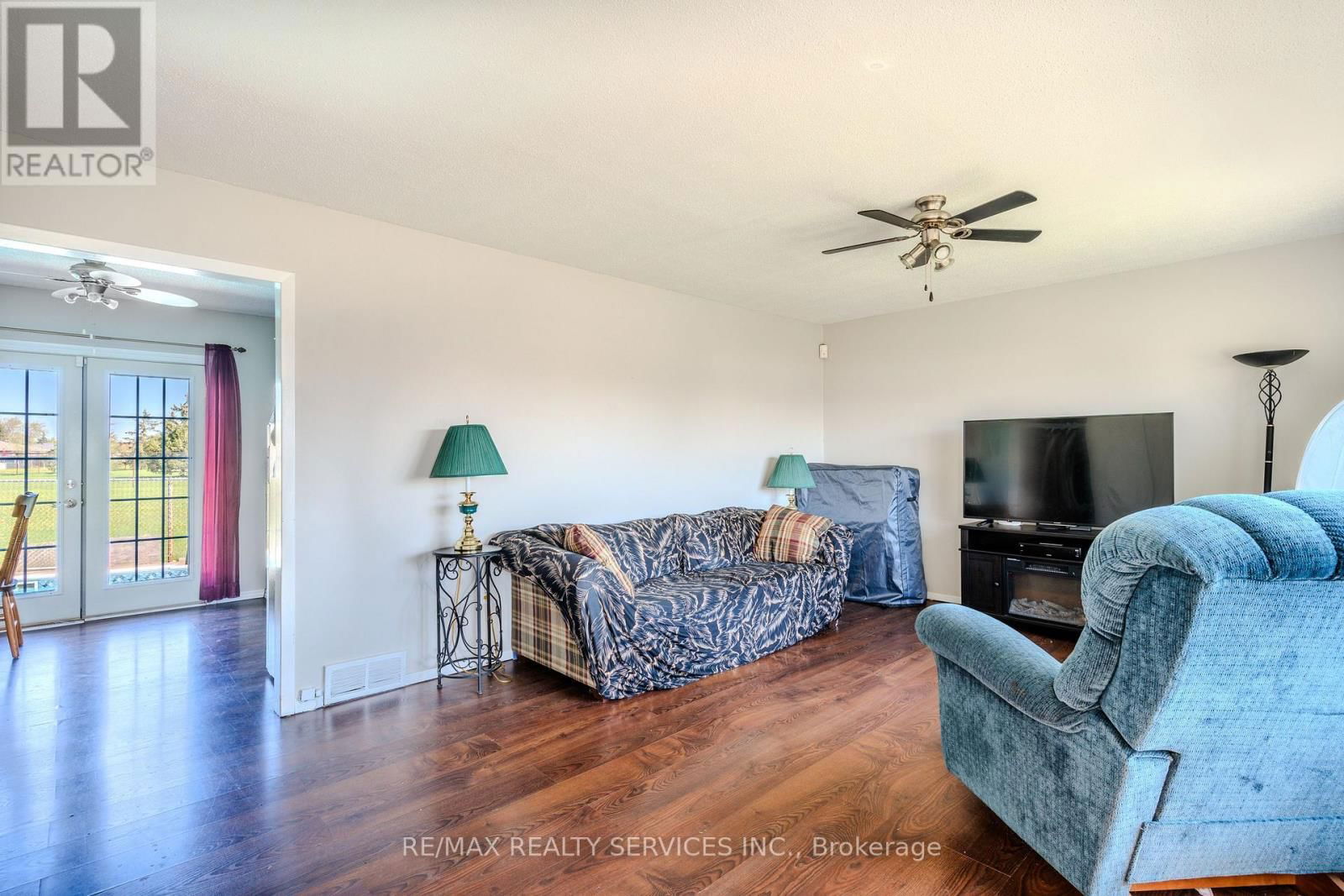 50 CHANTAL COURT Image 9
