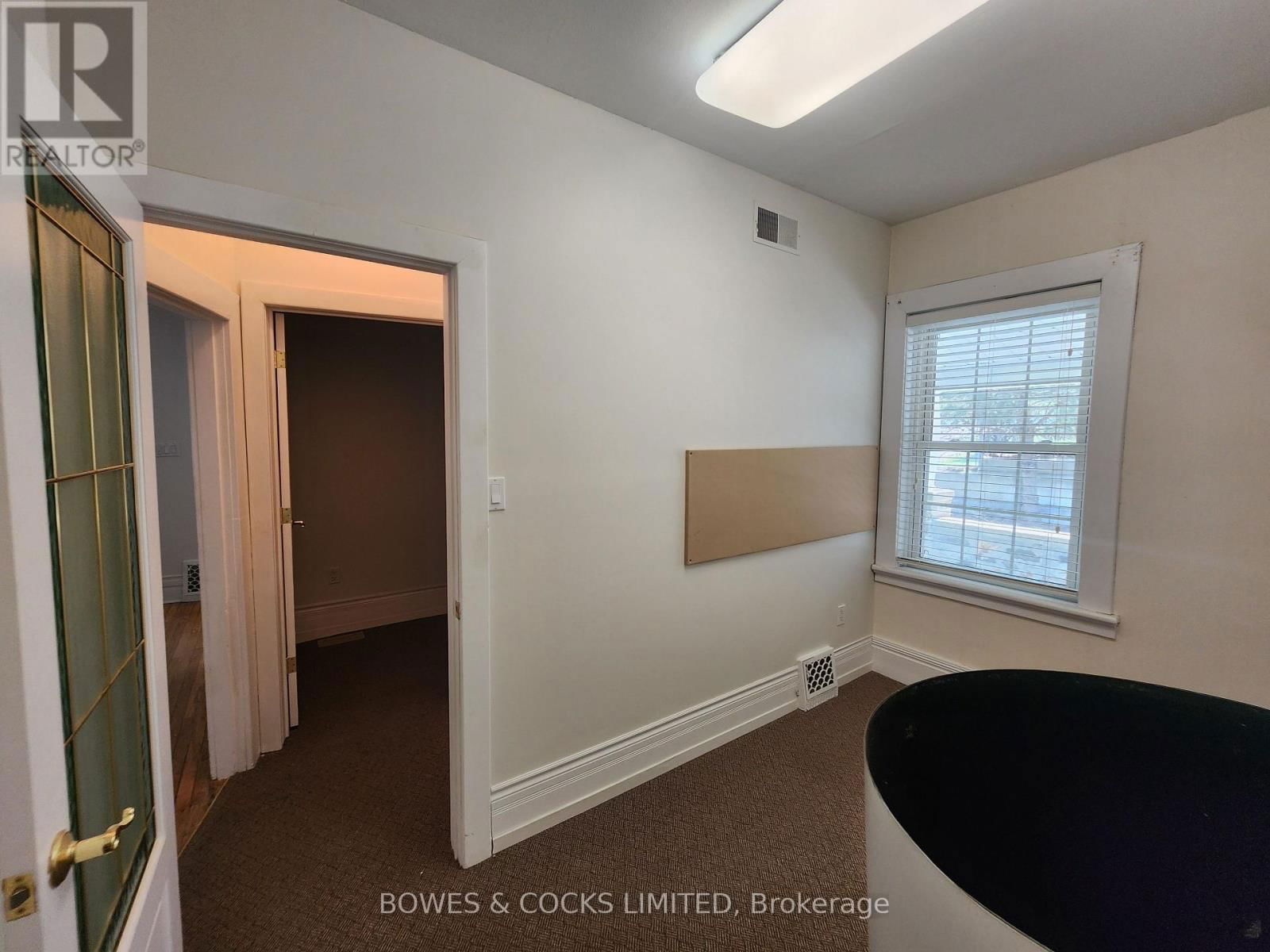 124 MAPLE AVENUE Image 21