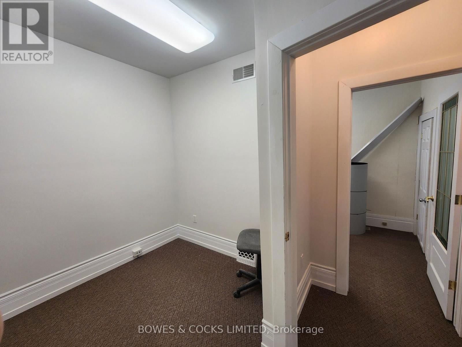 124 MAPLE AVENUE Image 22