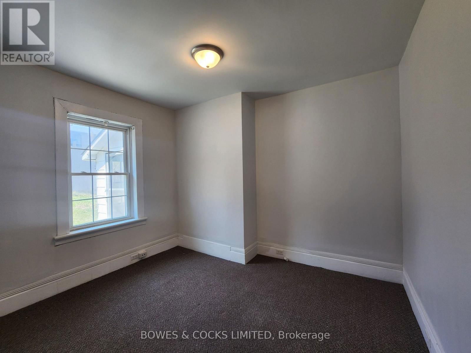 124 MAPLE AVENUE Image 24