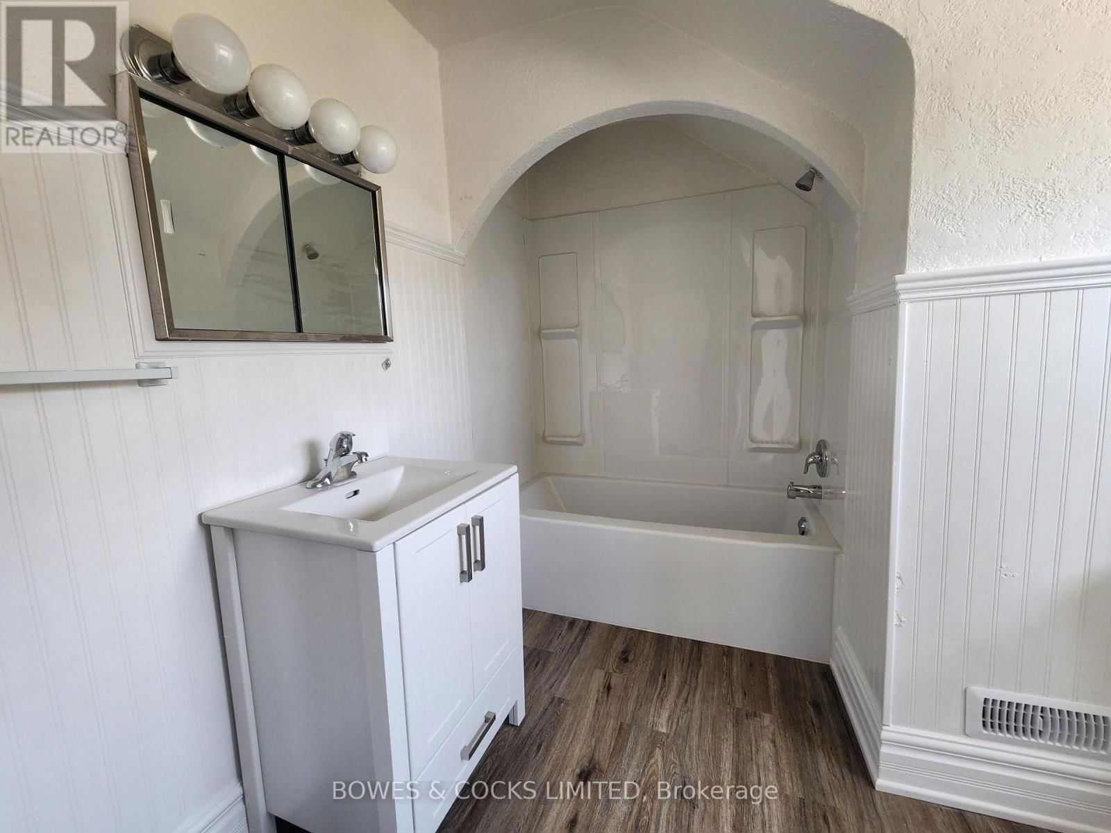 124 MAPLE AVENUE Image 27