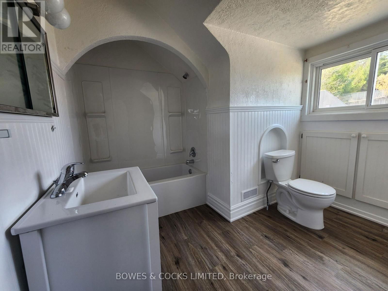 124 MAPLE AVENUE Image 28