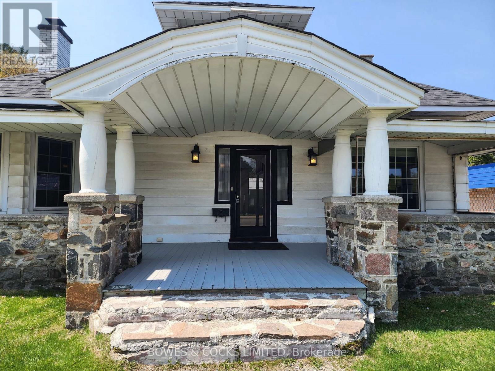 124 MAPLE AVENUE Image 4